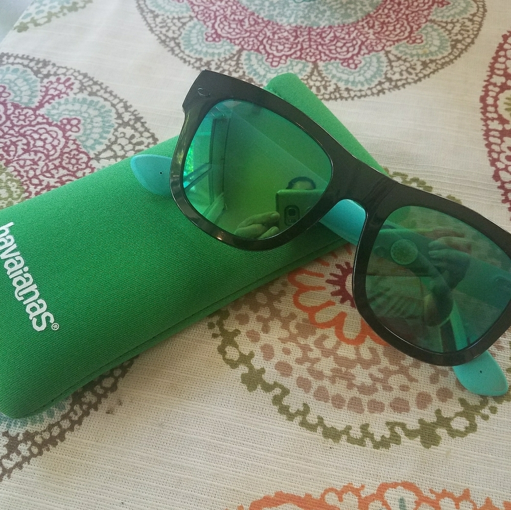 Havaianas sunglasses/Never worn